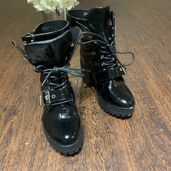Stylish Combat Boot - Picture 1 of 3